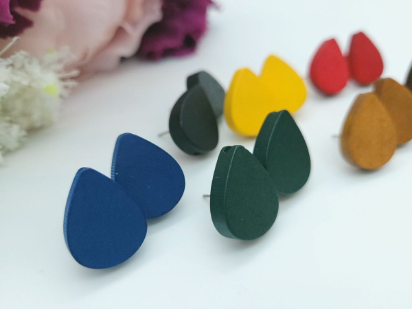 Holz Tropfen Ohrstecker bunt